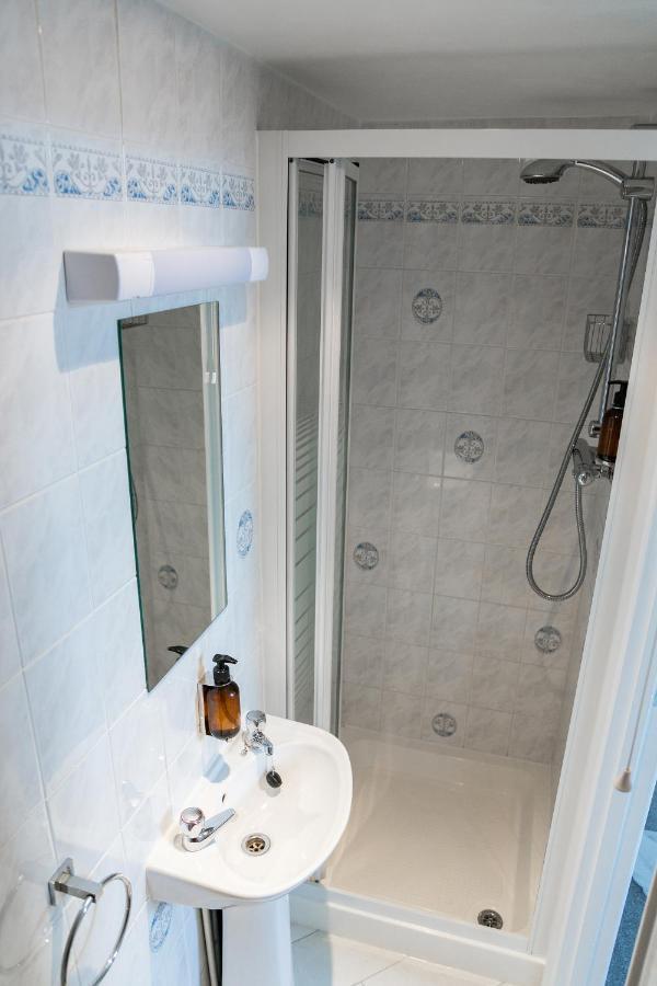 Kingsway Guesthouse - A Selection Of Single, Double And Family Rooms In A Central Location Scarborough Exterior photo