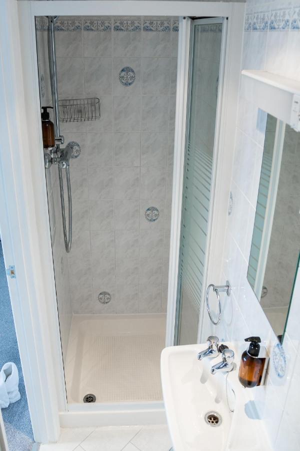 Kingsway Guesthouse - A Selection Of Single, Double And Family Rooms In A Central Location Scarborough Exterior photo