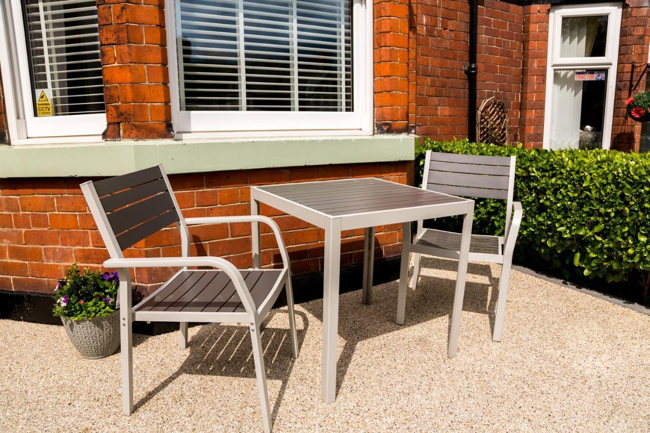 Kingsway Guesthouse - A Selection Of Single, Double And Family Rooms In A Central Location Scarborough Exterior photo