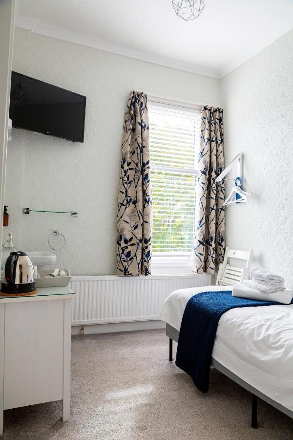 Kingsway Guesthouse - A Selection Of Single, Double And Family Rooms In A Central Location Scarborough Exterior photo