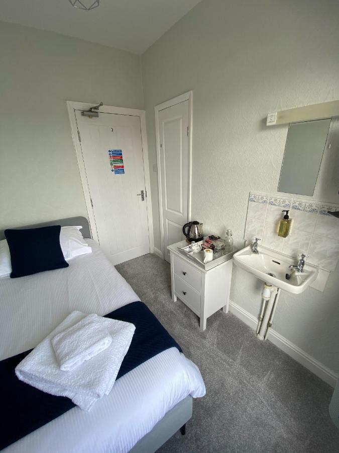 Kingsway Guesthouse - A Selection Of Single, Double And Family Rooms In A Central Location Scarborough Exterior photo